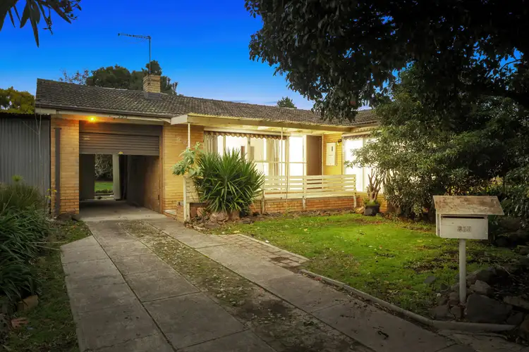 533 Grimshaw Street