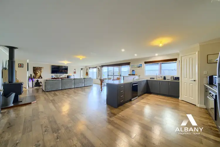 4 McCardell Crescent