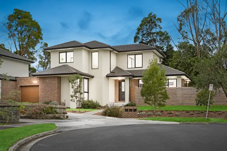 17 Oaklands Avenue
