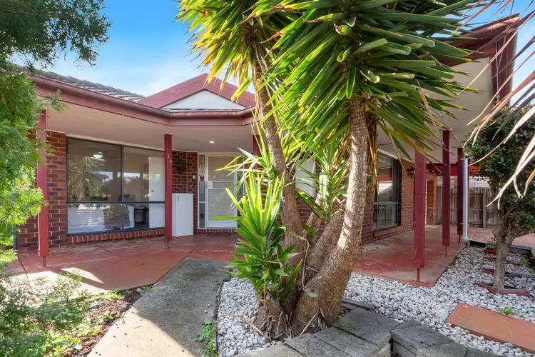 13 Crespin Place