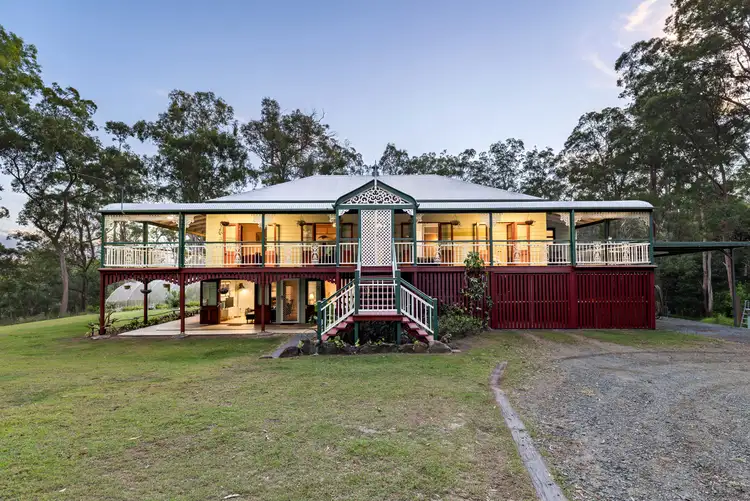 10 Westridge Close