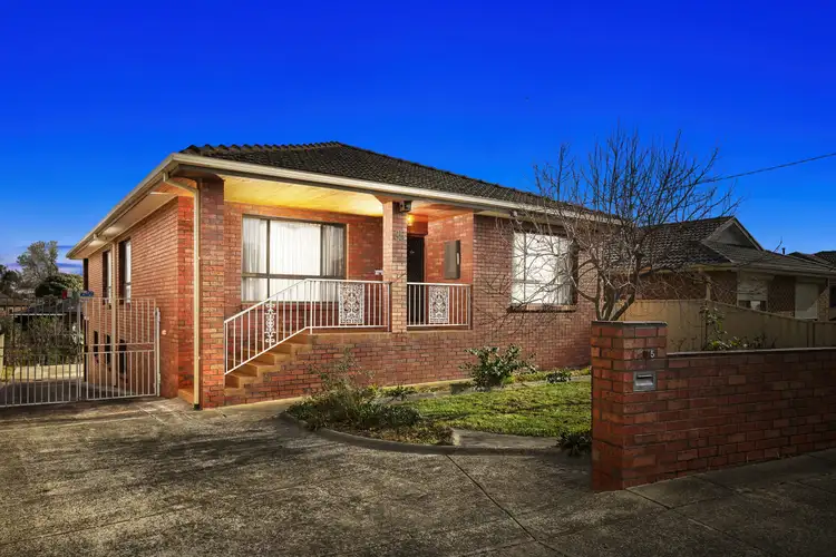 35 Symon Crescent