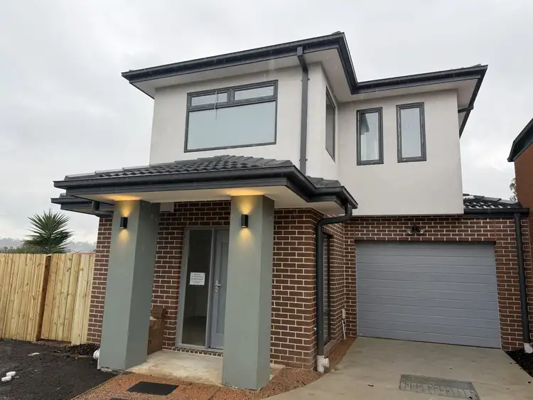 8 Heatherdew Close