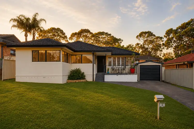 5 Akuna Avenue
