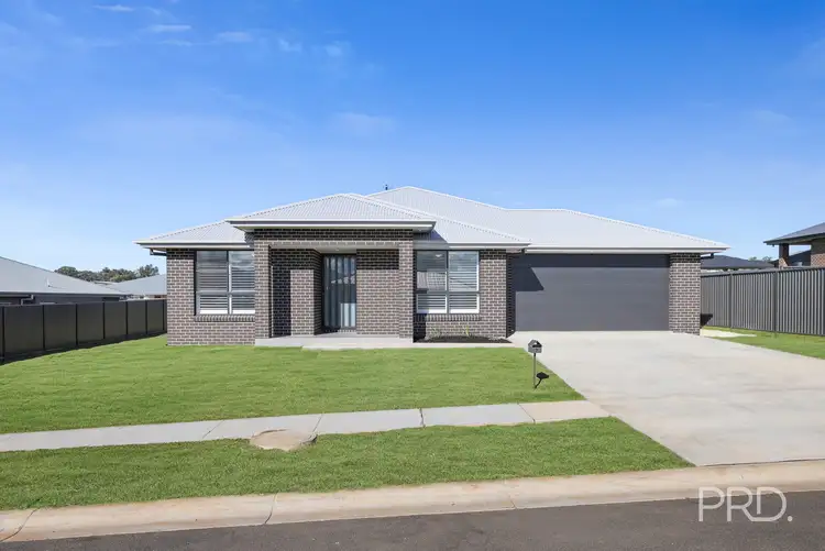 7 Crested Avenue