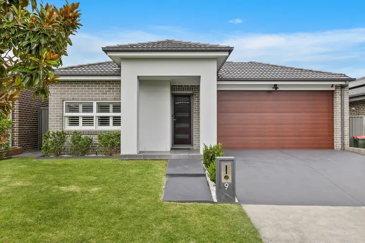 9 Honeybee Crescent
