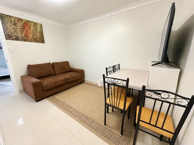 18B Defoe Street