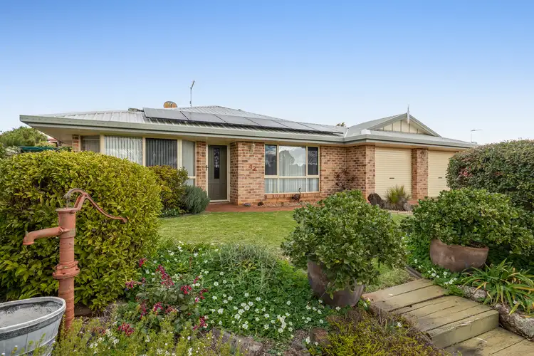 42 Lorraine Crescent