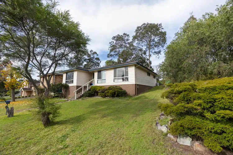 2 Leeward Close