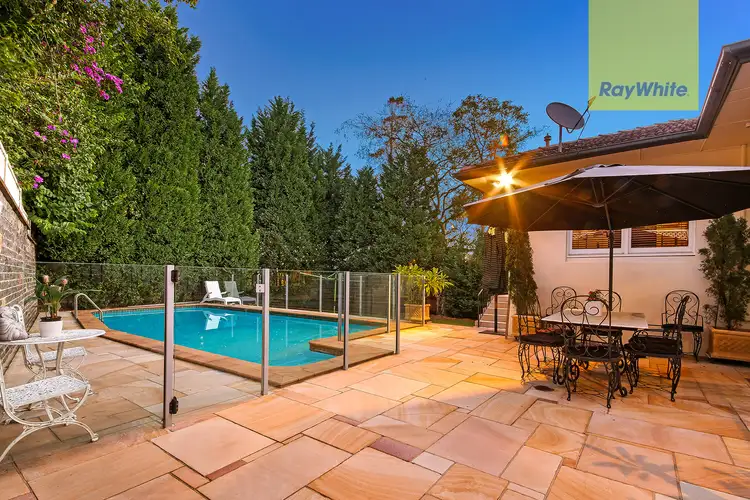 4 Oatlands Crescent