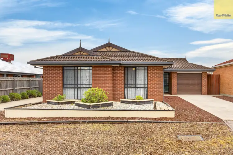5 Peters Close
