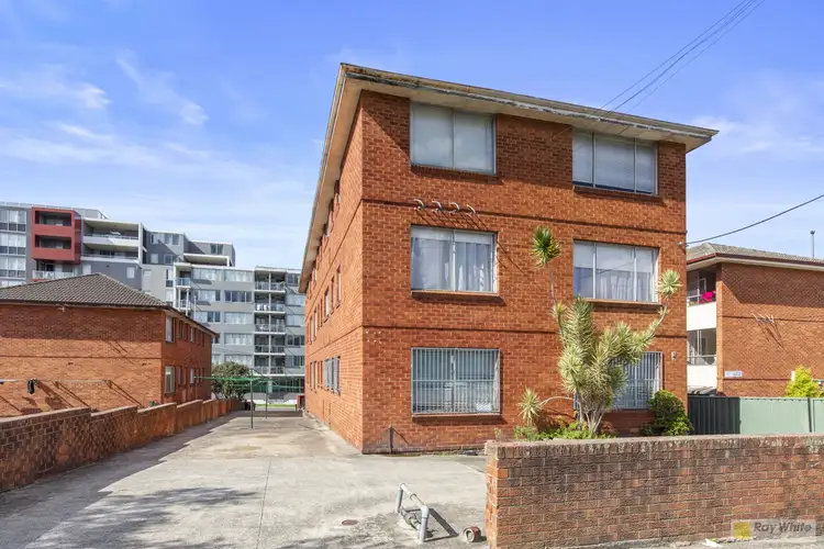 2 Howard St
