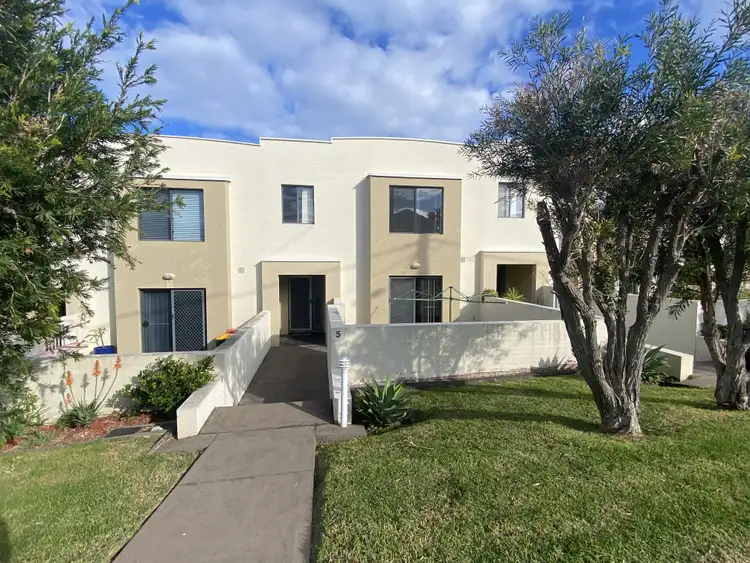14 Dolphin St