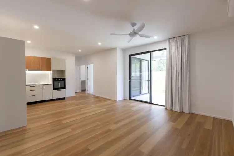 4/11C Church Street