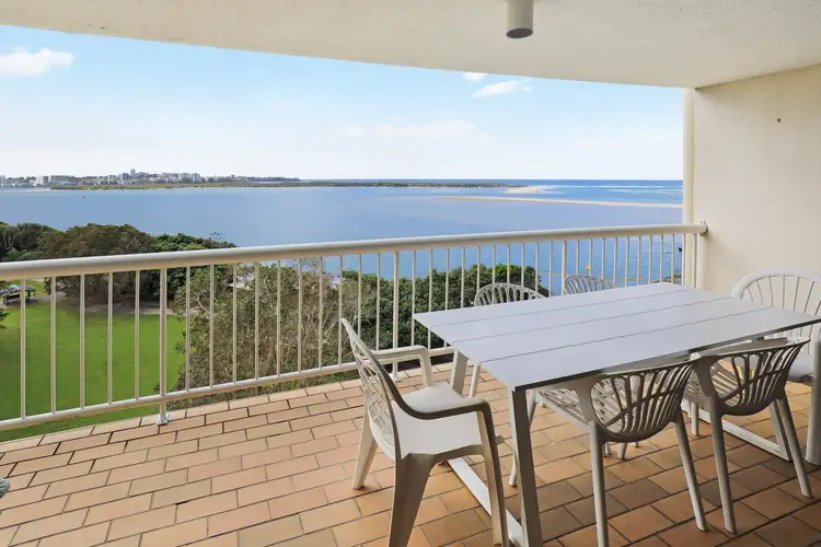 49 Landsborough Pde