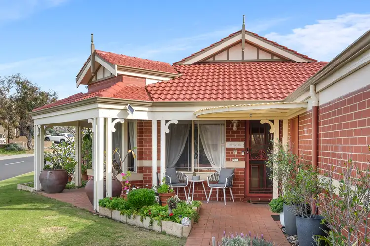 7 Sinclair Close