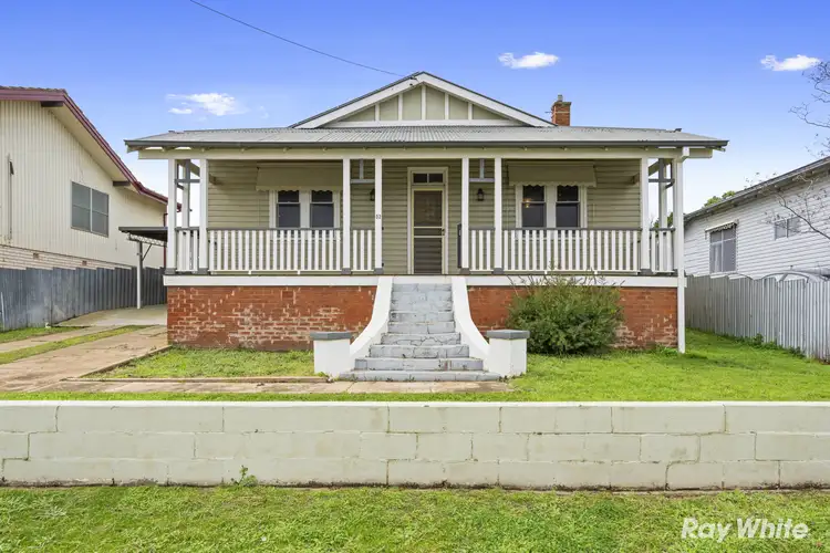 32 Commins Street