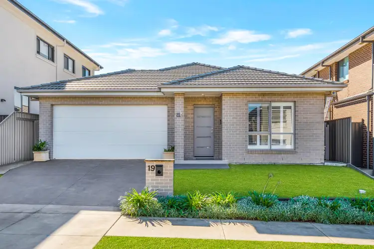 19 Flying Avenue