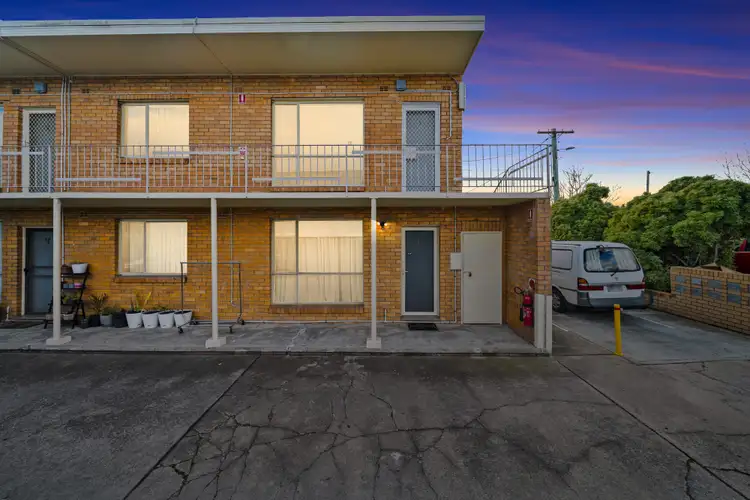 1/3 Charles Street