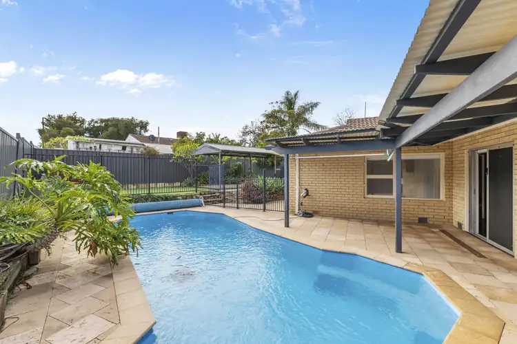 14 Churton Crescent