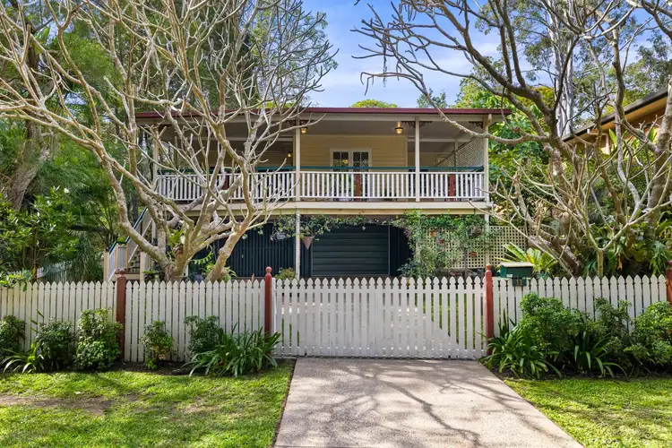 11 Bardon Esplanade