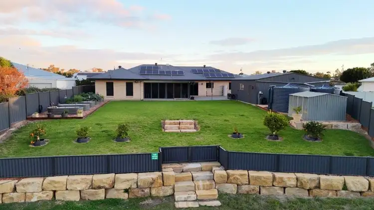 3 Toms Close