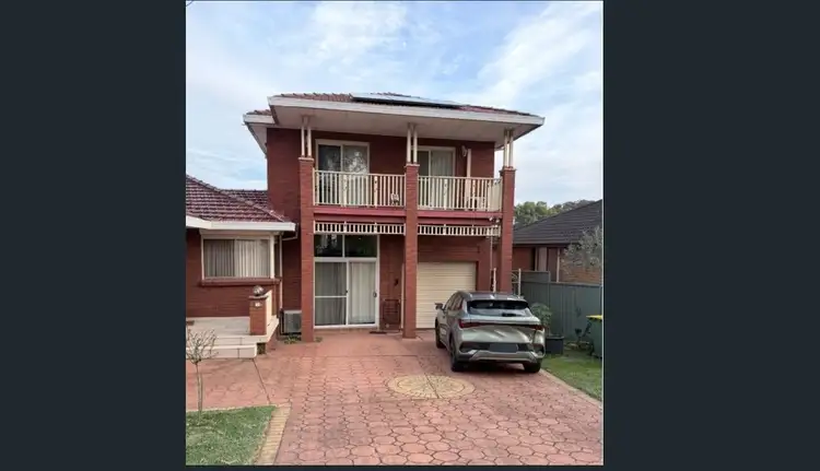 12 Ayres Crescent