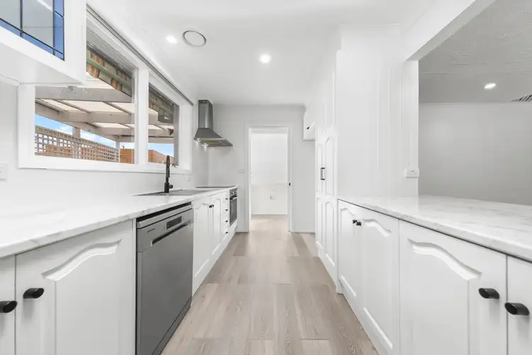 62 Monash Street