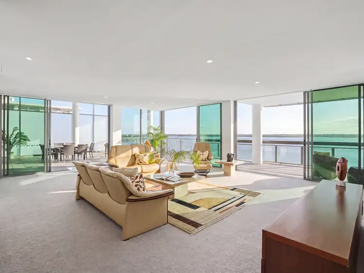 27601 Ephraim Island