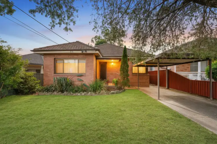 6 Lloyd Avenue