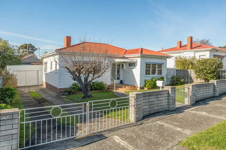 10 Girvan Avenue