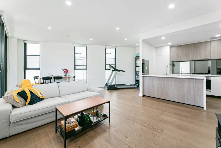 8 Kingsborough Way