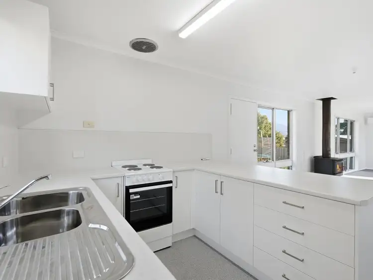 3 Bromley Street