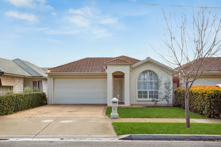 5C Madeline Crescent