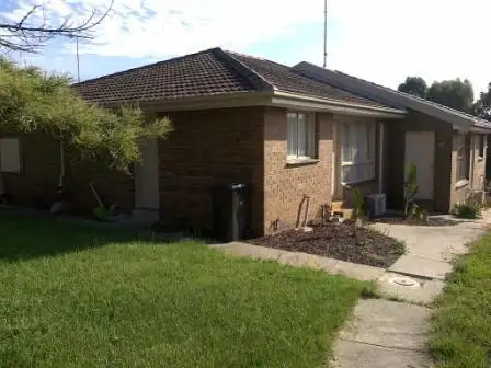 1/4 Cabena Crescent