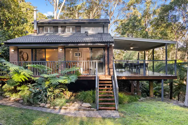 6 Akoonah Close