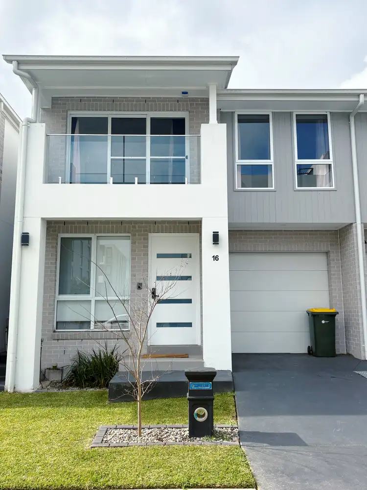 16 Schofields Farm Road