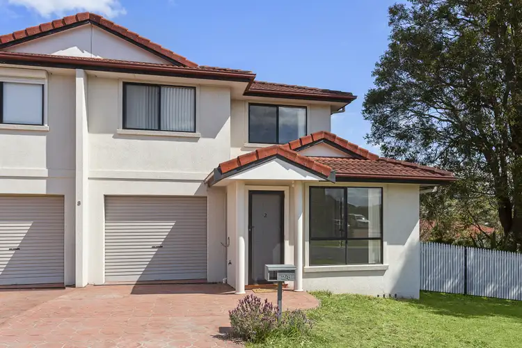 8 Wallis Close