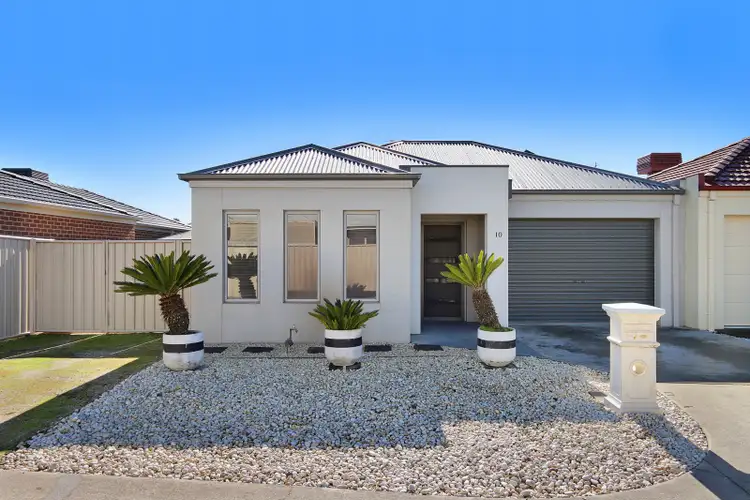 10 Blackburn Close