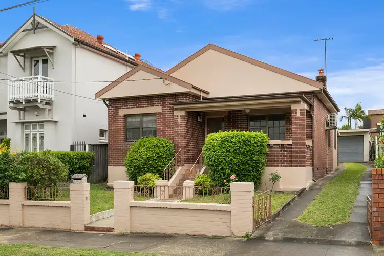 6 Seabrook Avenue