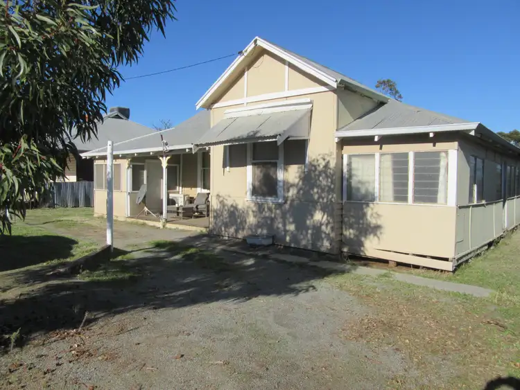 12 Robertson Street