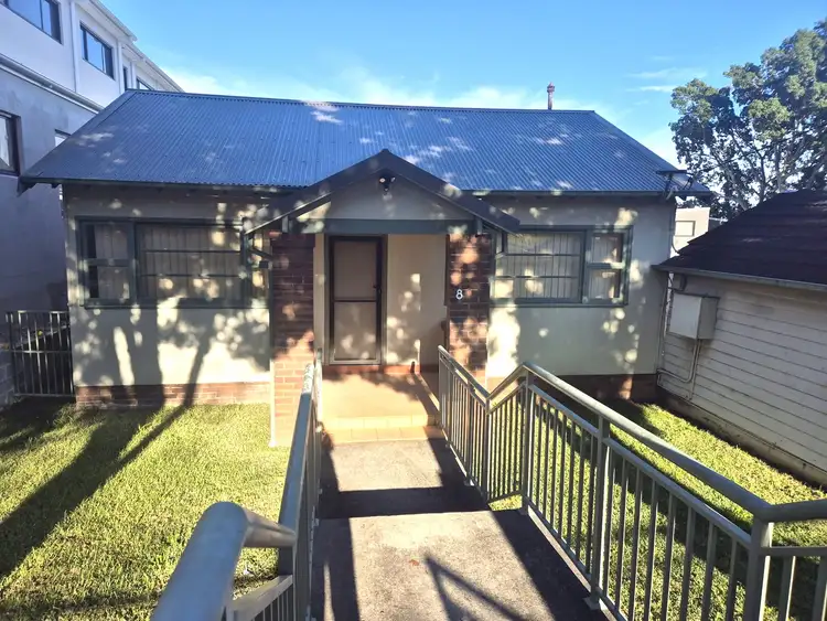 8 Raven St