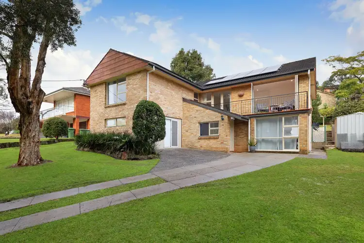 6 Larnock Avenue
