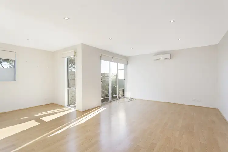 15/15 Truganini Road