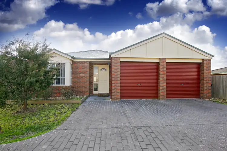 8 Redleaf Close