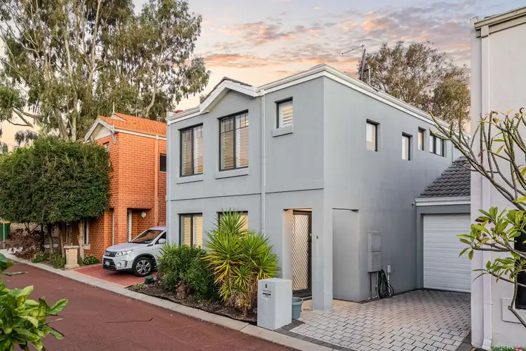 8 Lockwood Court
