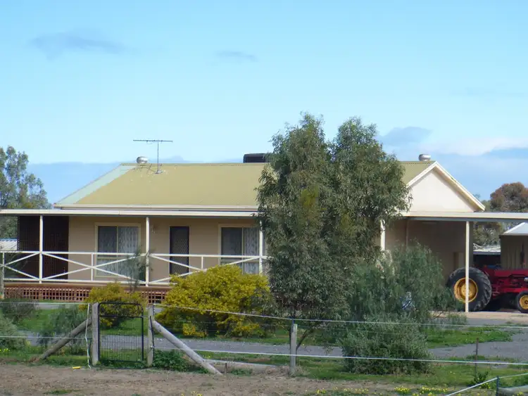 2 Tatura Avenue