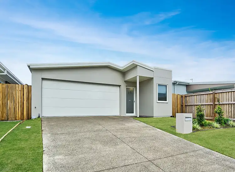 16 Forest Road