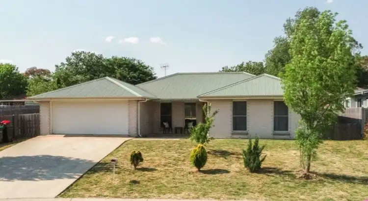 11 Claret Ash Drive