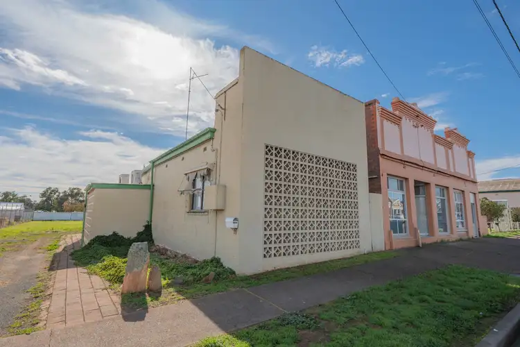75 Neeld Street